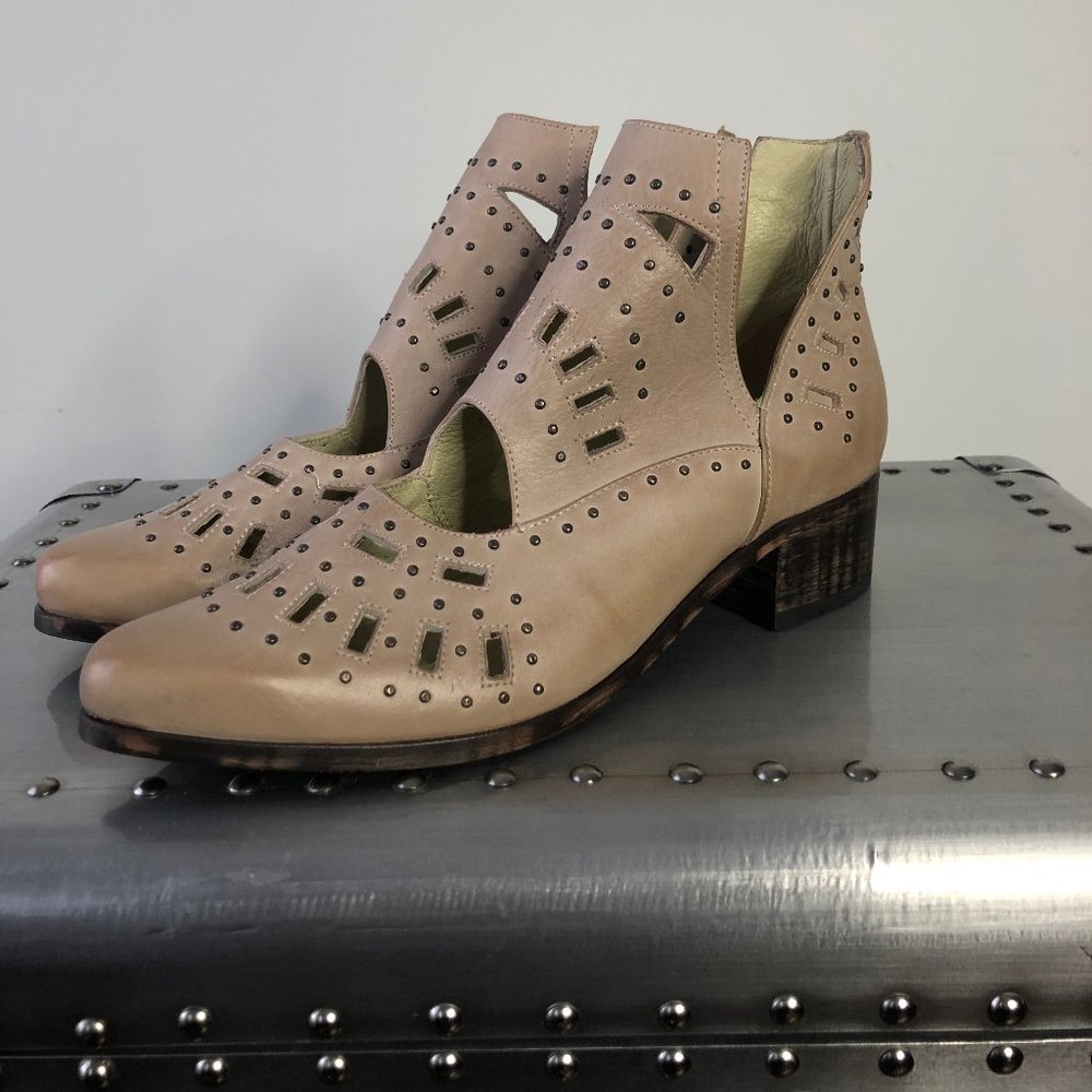 Sbicca Navarro NEW Booties Size 10